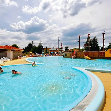 Premium Mobile Homes In Camping Park Umag Feriepark 4*