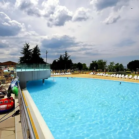 Premium Mobile Homes In Camping Park Umag 4*